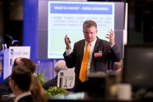 ο κεντρικός ομιλητής του Συμποσίου, Dr. Charles E. Schlumberger