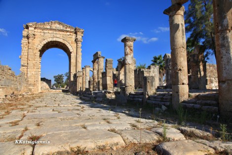 Οι κάτοικοι του Λιβάνου και συγκεκριμένα στην Τύρο, με περηφάνια έδειχναν τα μνημεία τους όπως αυτό, του ρωμαϊκού δρόμου με την Πύλη